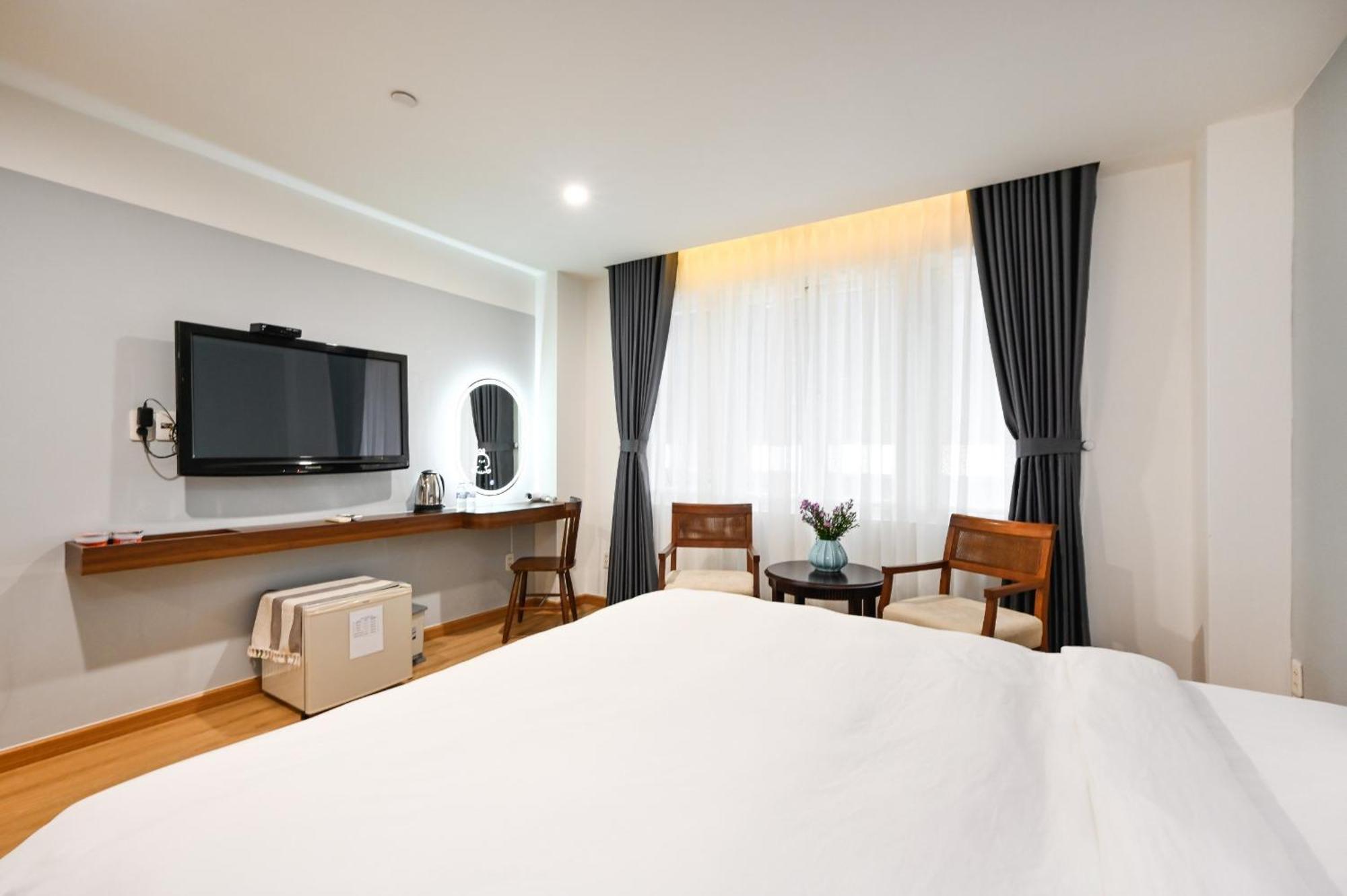 Pearl Central Hotel- Near Nguyen Hue Street Хошимин Экстерьер фото